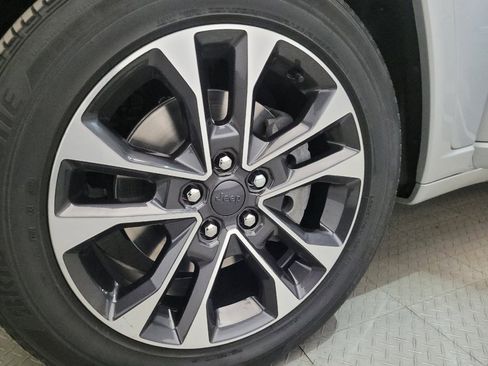 Used 2022 Jeep Grand Cherokee Overland w/ Luxury Tech Group IV image 31