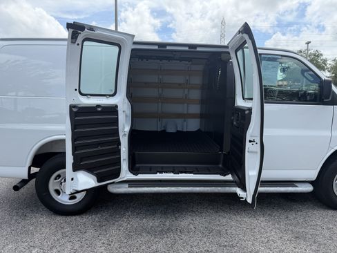 Used 2025 Chevrolet Express 2500 w/ Driver Convenience Package RWD image 9