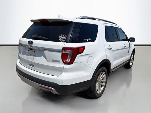 Used 2016 Ford Explorer XLT w/ Equipment Group 202A FWD image 9