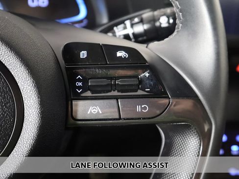 Used 2025 Hyundai Elantra Sport FWD image 3