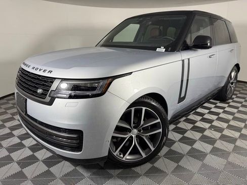 New 2025 Land Rover Range Rover SE image 2