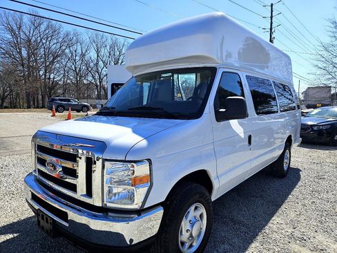 Used 2014 Ford E-350 and Econoline 350 Extended Super Duty w/ Power Group image 3