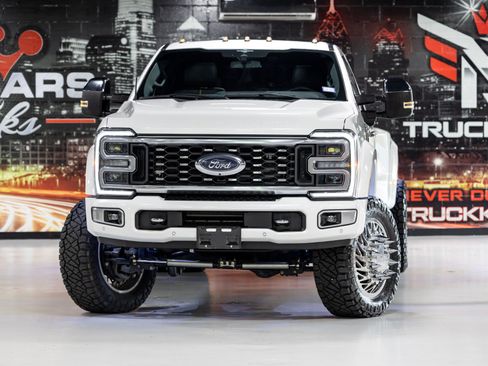 Used 2023 Ford F450 Platinum w/ FX4 Off-Road Package AWD/4WD image 3