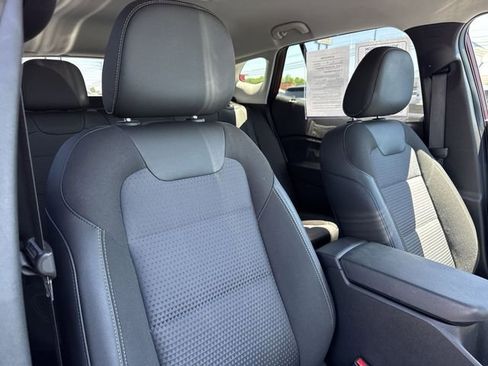 Used 2025 Chevrolet Trax LT FWD image 22