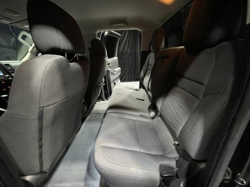 Certified 2022 Nissan Frontier S image 17