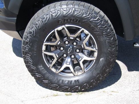 Used 2023 Chevrolet Colorado ZR2 w/ ZR2 Convenience Package III image 5