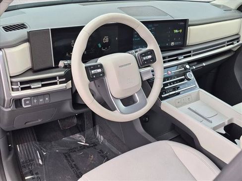 Used 2025 Hyundai Santa Fe SE FWD image 10