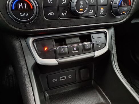 Certified 2022 GMC Terrain SLE w/ Driver Convenience Package image 10