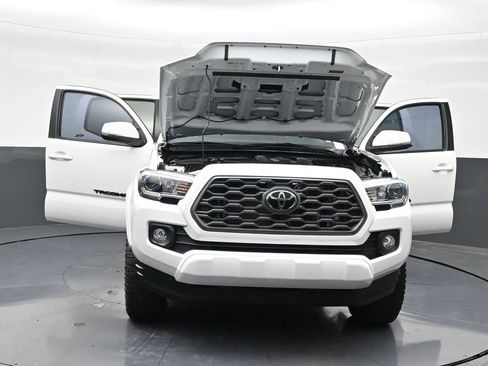Used 2022 Toyota Tacoma TRD Sport w/ Technology Package RWD image 37