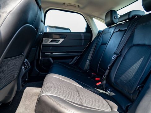 Used 2018 Jaguar XF Prestige image 23