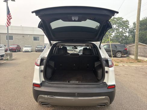 Used 2019 Jeep Cherokee Limited AWD/4WD image 36
