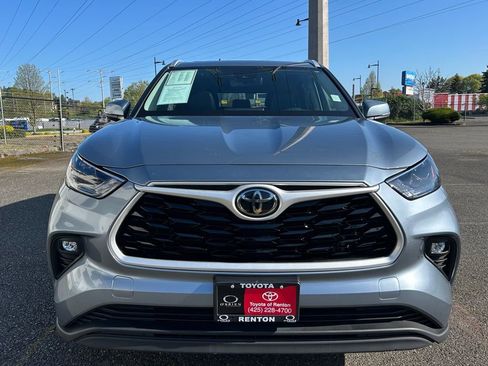 Certified 2024 Toyota Highlander XLE AWD/4WD image 2