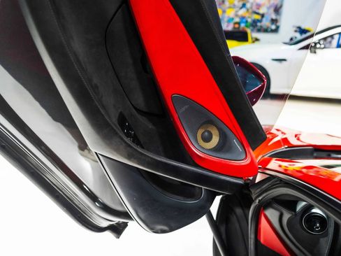 Used 2017 McLaren 570S Coupe RWD image 16