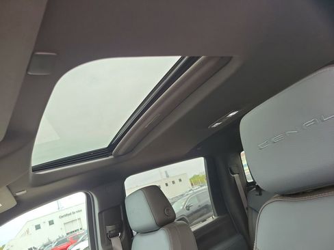 Used 2023 GMC Sierra 2500 Denali w/ Denali Ultimate Package AWD/4WD image 35