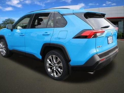 Used 2021 Toyota RAV4 XLE Premium AWD/4WD image 21