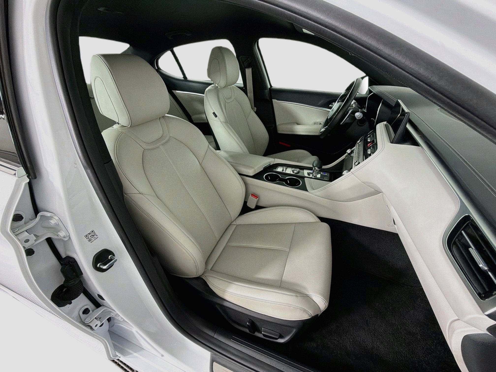 Used 2025 Genesis G70 2.5T RWD image 33