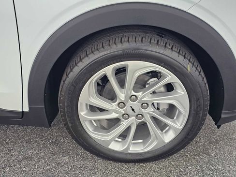 New 2027 Chevrolet Bolt LT w/ Comfort Package FWD image 9