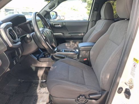 Used 2016 Toyota Tacoma TRD Sport w/ Towing Package AWD/4WD image 14