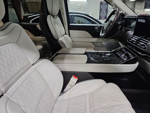 Used 2024 Lincoln Navigator Black Label AWD/4WD image 10