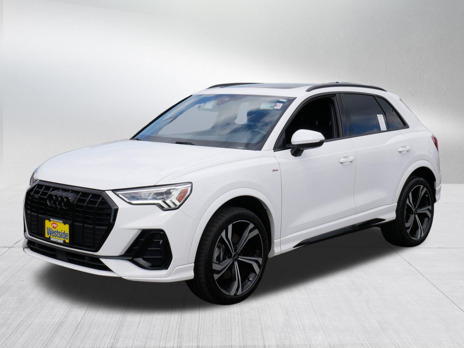 Used 2023 Audi Q3 2.0T Premium Plus w/ Premium Plus Package AWD/4WD image 3