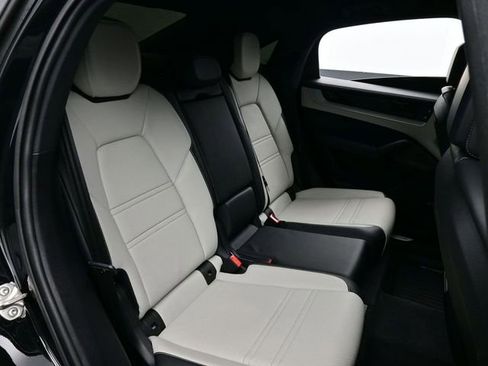 Certified 2024 Porsche Cayenne Coupe AWD/4WD image 17