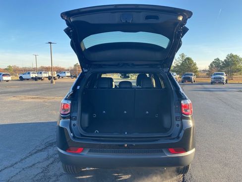 New 2026 Jeep Compass Latitude image 38