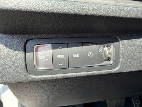 Used 2024 Chevrolet Traverse LT AWD/4WD image 13