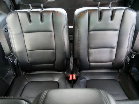 Used 2016 Ford Explorer XLT w/ Equipment Group 202A AWD/4WD image 14