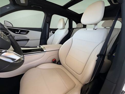 Used 2025 Mercedes-Benz GLC 350e 4MATIC image 29