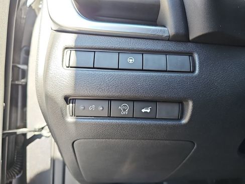 Used 2025 Nissan Rogue SV image 24