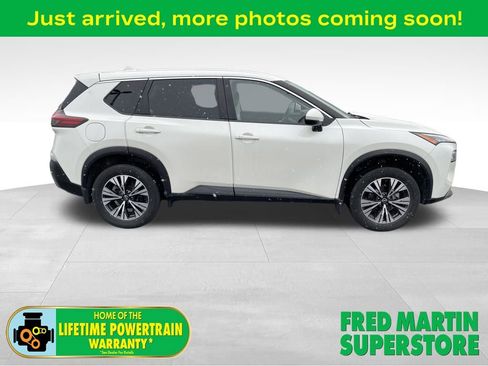 Used 2023 Nissan Rogue SV image 1
