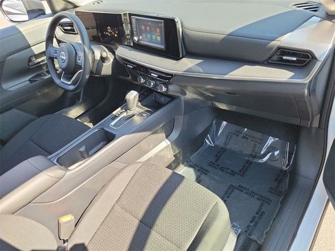 New 2025 Nissan Kicks S image 10