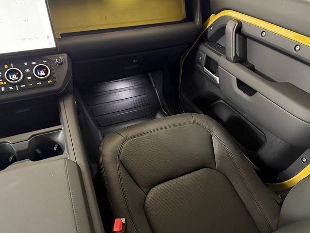 New 2026 Land Rover Defender 110 AWD/4WD image 28