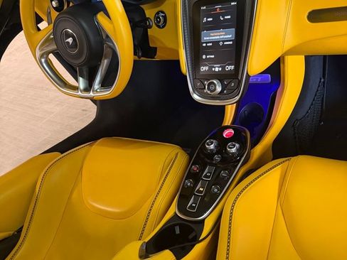 Used 2022 McLaren GT image 8