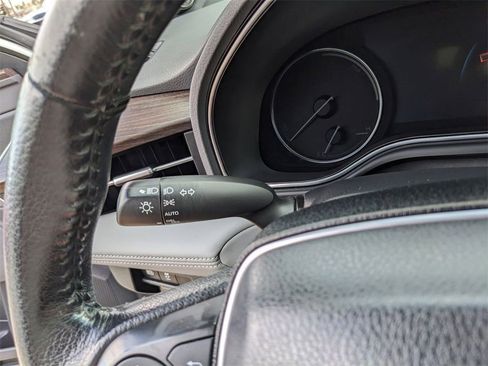 Used 2019 Toyota Avalon XLE w/ Moonroof Package image 19