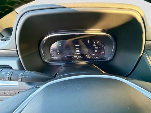 Used 2024 GMC Yukon SLT image 41