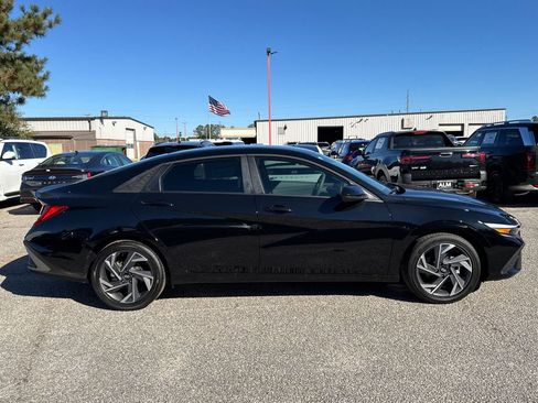 New 2025 Hyundai Elantra SEL image 6