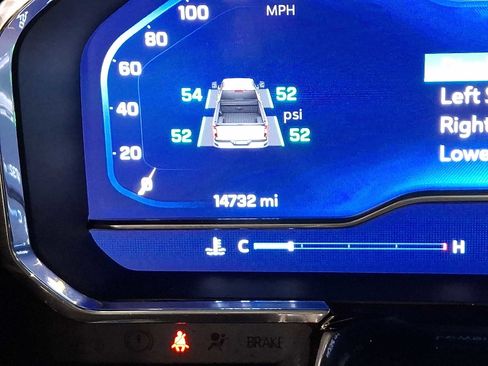 Used 2025 Chevrolet Silverado 2500 ZR2 w/ Technology Package image 21