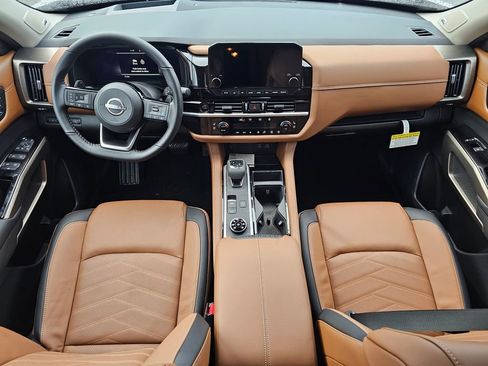 New 2025 Nissan Pathfinder Platinum image 15