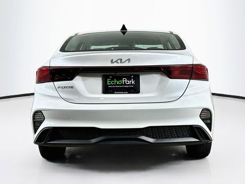 Used 2024 Kia Forte LXS w/ LXS Technology Package FWD image 7