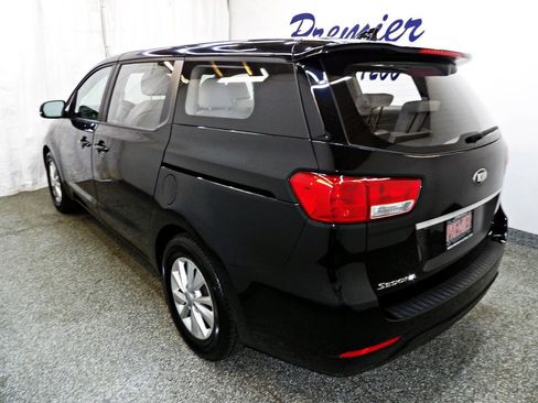 Used 2018 Kia Sedona L FWD image 4