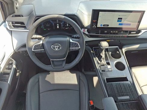 Used 2026 Toyota Sienna XSE image 12
