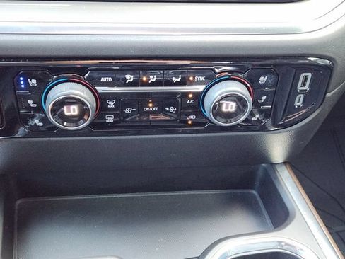 Used 2022 Chevrolet Silverado 1500 High Country w/ High Country Premium Package AWD/4WD image 21