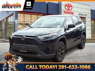 Used 2023 Toyota RAV4 LE video 1