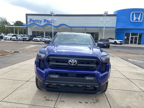 Used 2025 Toyota Tacoma SR5 AWD/4WD image 3