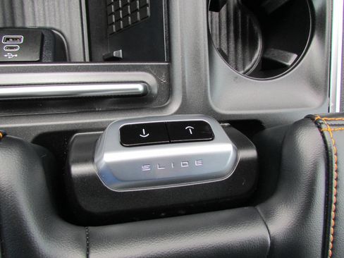 Used 2025 Ford Expedition Tremor image 32