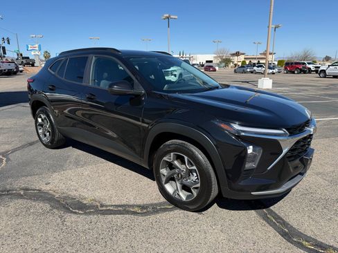 Certified 2024 Chevrolet Trax LT image 3