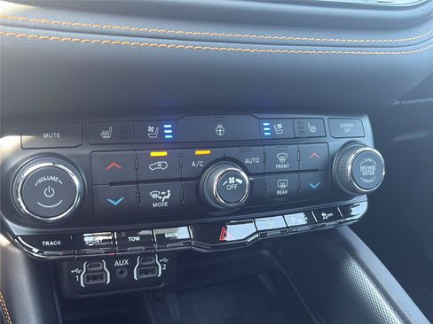 Used 2023 Dodge Durango R/T AWD/4WD image 33