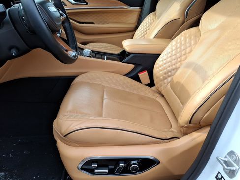 Used 2023 Jeep Grand Cherokee L Summit image 16