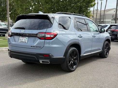 Used 2025 Honda Pilot Black Edition image 10